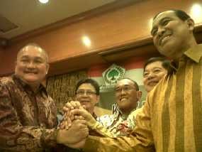 Alex Bersaing dengan Foke, Ical: Kita Sangat Optimistis Menang