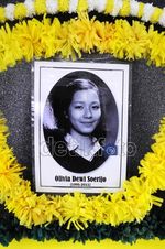 Mobil Tabrak Reklame, Olivia Tewas Terbakar