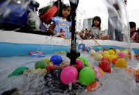 Kurangnya perhatian orang tua terhadap area bermain anak dan banyaknya permainan anak yang terbuat dari plastik yang mengandung kadar timbal tinggi dapat berpengaruh terhadap perkembangan otak anak.