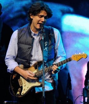 Kembali Sakit Tenggorokan, John Mayer Batalkan Tur