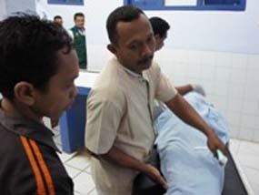 Satu Bonek Tewas, 18 Luka Dilempar Batu dan Molotov di Atas KA