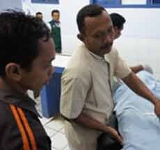 Satu Bonek Tewas, 18 Luka Dilempar Batu dan Molotov di Atas KA