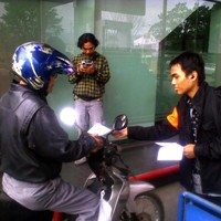 Tolak Kenaikan BBM, Mahasiswa Gelar Aksi di SPBU
