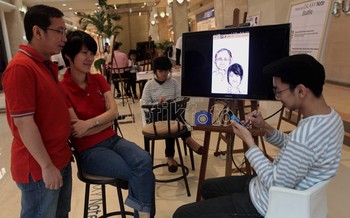 Mau dibuatkan karikatur gratis, datengin aja stand samsung di Plaza Senayan.