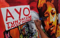 Salah satu mural bertuliskan Ayo tuntaskan kasus Munir