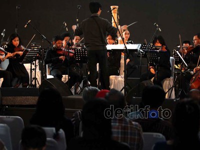 Addie MS Ajarkan Orkestra di Sekolah