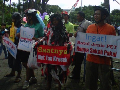 Aksi Tolak Kresek di KBS
