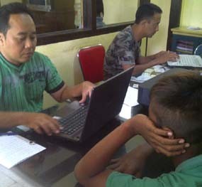 21 Bonek Diperiksa di Polres Bojonegoro