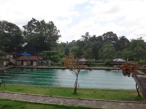 Asyik! Air di Taman Narmada, Lombok Bikin Awet Muda