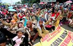 Minta Jadi PNS, Guru Honorer Demo Istana