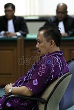 Dadong Irbarelawan Dituntut 5 Tahun Penjara