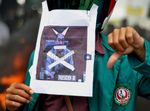 Tolak Kenaikan BBM, Truk Kontainer Disandera