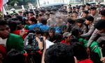 Dipukul Mundur, Massa Gagal Duduki Istana