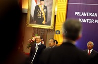 Gubernur Bank Indonesia Darmin Nasution memberikan pengarahan kepada para pejabat baru.