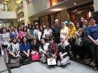Selesai acara cooking class, seluruh peserta cooking class tak lupa berfoto bersama chef Waris di depan Samwon House. Hmm, pasti semuanya sudah tak sabar mempraktekkan menunya dirumah! Sampai ketemu di acara cooking class selanjutnya ya!