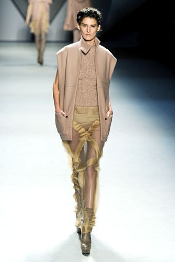 Vera Wang, Fall/Winter 2012. New York Fashion Week 2012. [Photo by Frazer Harrison/Getty Images for Mercedes-Benz Fashion Week]