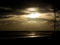 Sunset memukau di Pantai Panjang (panoramio.com) Sunset memukau di Pantai Panjang (panoramio.com)