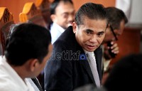 Mendengar putusan tersebut, kuasa hukum John Kei, Indra Sahnun Lubis langsung meradang dan menyatakan putusan hakim tidak mendidik.