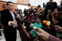Menurut Indra Sahnun Lubis, banyak saksi yang menyatakan polisi menembak tanpa memberi peringatan terlebih dahulu. Menurut Indra Sahnun, penangkapan itu dinilai tidak ada surat penangkapan dan penyitaan.