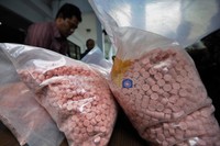 Dari tangan tersangka petugas berhasil menyita sebanyak 350.000 butir ekstasi.