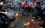 Demo BBM, Mahasiswa-Polisi Bentrok di Salemba