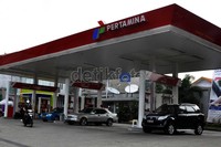 Kenapa yang mampu yang kaya paling terkena dampak, pasalnya kenaikan Rp 1.500/liter bagi rakyat yang tidak mampu mendapatkan 5 (lima) kompensasi dari pemerintah, mulai BLSM, raskin, bazar murah dan lain-lain, ujar mantan Menteri Pariwisata ini.