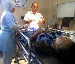 Pohon Tumbang di Bojonegoro Lukai Dua Pengendara Motor
