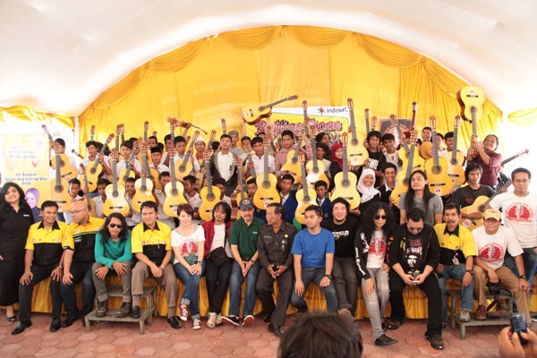 Penyerahan  1000 Gitar Persembahan Indosat di Serang Berjalan Meriah