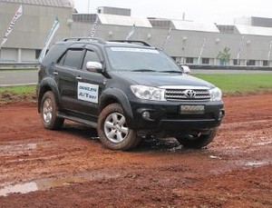 Uji Daya Cengkeram Bridgestone Dueler A/T 697