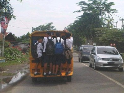 Demi Sekolah, Nyawa Jadi Taruhan