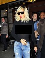 Baju Menerawang Rihanna