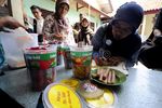 Pastikan Sehat, Jajanan Anak SD Dicek BPOM