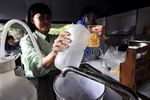 Pastikan Sehat, Jajanan Anak SD Dicek BPOM