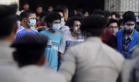 Mahasiswa UKI berdemo menolak rencana pemerintah yang akan menaikan harga BBM per 1 April mendatang.