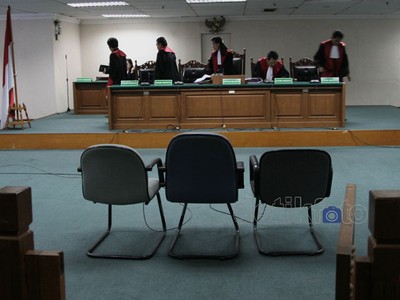 Nazar Sakit, Sidang Suap Wisma Atlet Ditunda