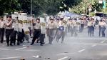 Demo BBM Naik, Polisi & Mahasiswa Saling Serang