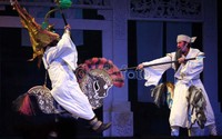 Pentas tersebut juga dipadukan dengan perbauran jenis wayang modern dan tradisional seperti wayang Tavip, wayang beber, wayang potehi, wayang kulit cina-jawa dan masih banyak lagi.