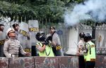 Polisi Umbar Gas Air Mata Bubarkan Demo BBM