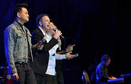 Rick Price & Kahitna Sukses Berkolaborasi di Makassar 