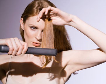 3 Cara Untuk Mengeritingkan Rambut Anda Dengan Pelurus Rambut