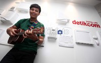 Sebelumnya Anda pernah menggawangi band bernama Bonus dan merilis sebuah album bertajuk Life Bonus di KFC.