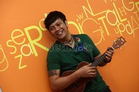 Menggandeng manajemen yang menurutnya pas, Anda pun terus mencari celah untuk bermusik.