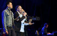 Rick Price dan Kahitna berduet menyanyikan hits Rick, If Youre My Baby.