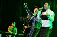 Penampilan band Kahitna tidak kalah sempurna dari Rick Price.