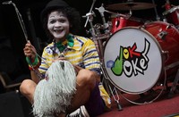 Seniman pantomim yang seangkatan dengan Septian Dwi Cahyo itu kini mencoba peruntungan di dunia tarik suara.