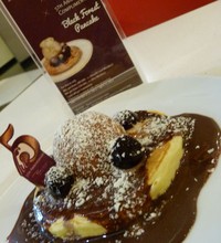 Pada ulang tahun kali ini Pancious Pancake House mengangkat tema Hi-Five. Dengan melakukan pembelanjaan sebesar Rp 200.000++ (member) dan Rp 250.000,00 ++ (non member) hingga 15 April 2012 pengunjung berhak memperoleh Black Forest Pancake ini secara gratis. Asyik kan?