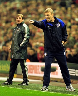 David Moyes memberikan arahan kepada anak-anak asuhnya dari pinggir lapangan. Getty Images/Jamie McDonald.