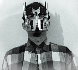 Soundwaves: Piyu, Hitler dan Fasisme