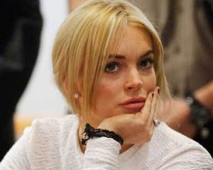 Lindsay Lohan Kabur Pasca Mobilnya Tabrak Seorang Pria