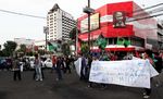 HMI Tutup Jalan, Cikini Raya Macet Total